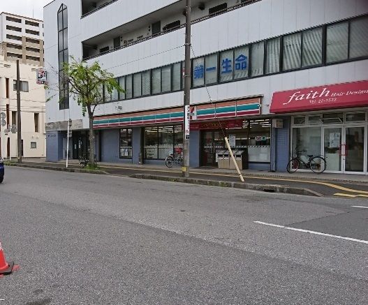 近くのコンビニまで600m（徒歩8分）
