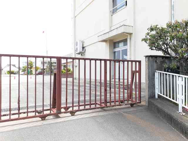 近くの一宮市立 黒田小学校まで700m(徒歩9分)