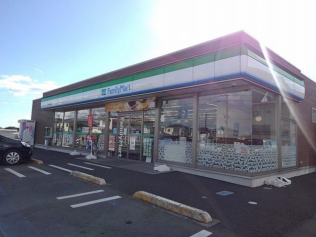 近くのファミリーマート那須塩原豊浦店まで1,000m（徒歩13分）