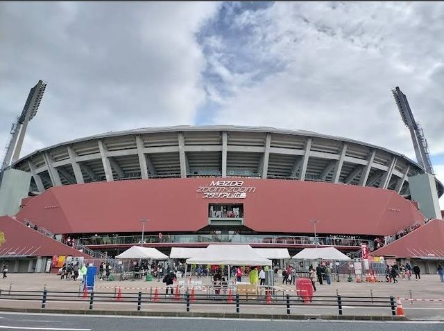 近くのマツダスタジアムまで750m（徒歩10分）