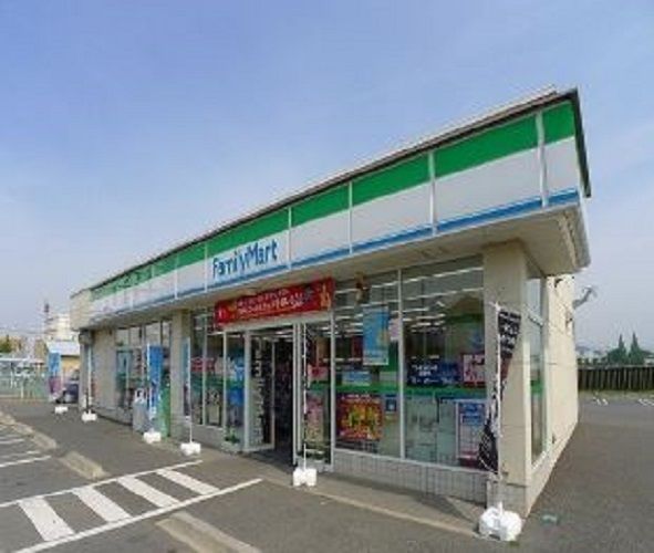 近くのファミリーマート太田市野井店まで600m(徒歩8分)