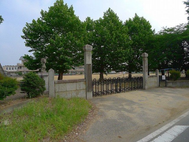 近くの太田市立生品小学校まで1,400m(徒歩18分)