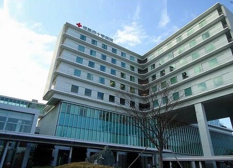 近くの徳島赤十字病院まで1,800m（徒歩23分）