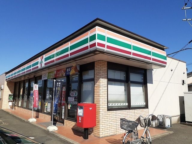 近くのセブンイレブン宮崎村角町店まで850m（徒歩11分）