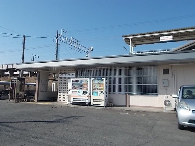 近くの駅まで1,040m（徒歩13分）