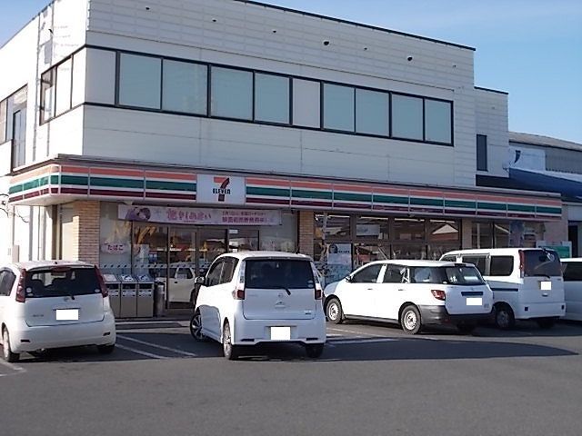 近くのセブンイレブン富士市久沢店まで600m（徒歩8分）