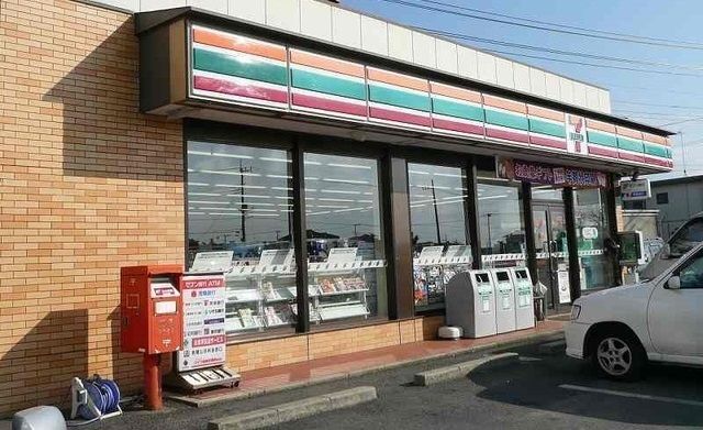 近くのセブンイレブンまで350m（徒歩5分）
