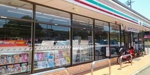 近くのセブンイレブンまで450m（徒歩6分）