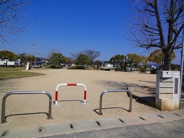 近くの公園まで650m（徒歩9分）