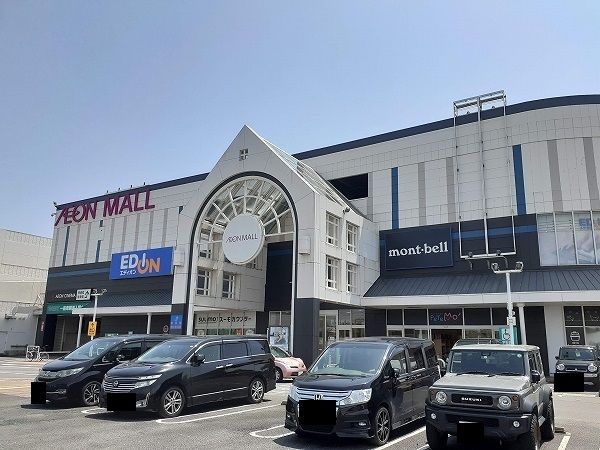 近くのイオンモール鈴鹿ベルシティーまで900m（徒歩12分）