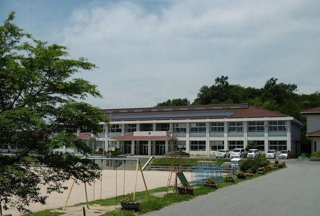 近くの板橋小学校まで350m(徒歩5分)