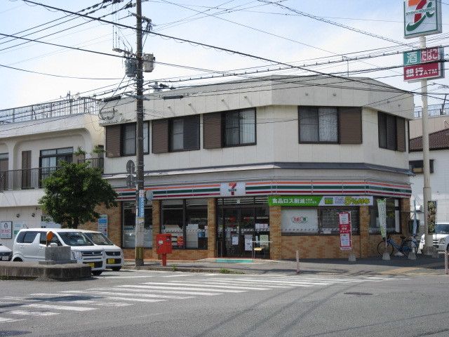 近くのコンビニまで450m（徒歩6分）