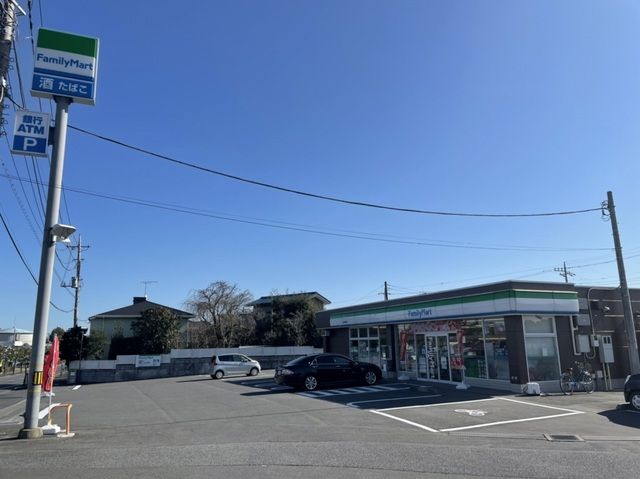 近くのファミリーマートまで850m(徒歩11分)