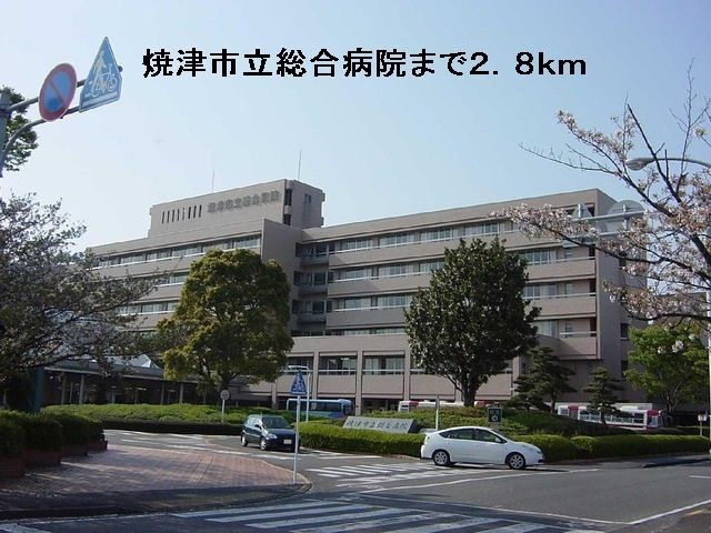 近くの焼津市立総合病院まで2,800m（徒歩35分）