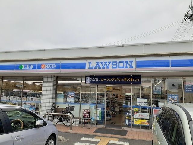 近くのコンビニまで389m（徒歩5分）