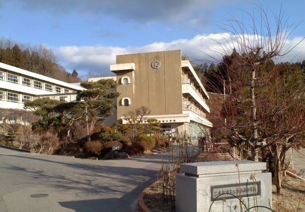 近くの二本松市立南小学校まで1,100m（徒歩14分）