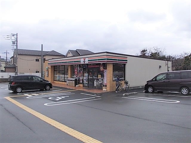 近くのコンビニまで400m（徒歩5分）