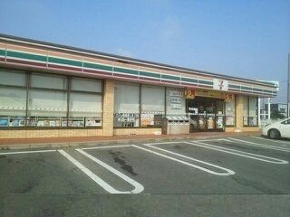 近くのセブンイレブン田原大久保店まで550m（徒歩7分）