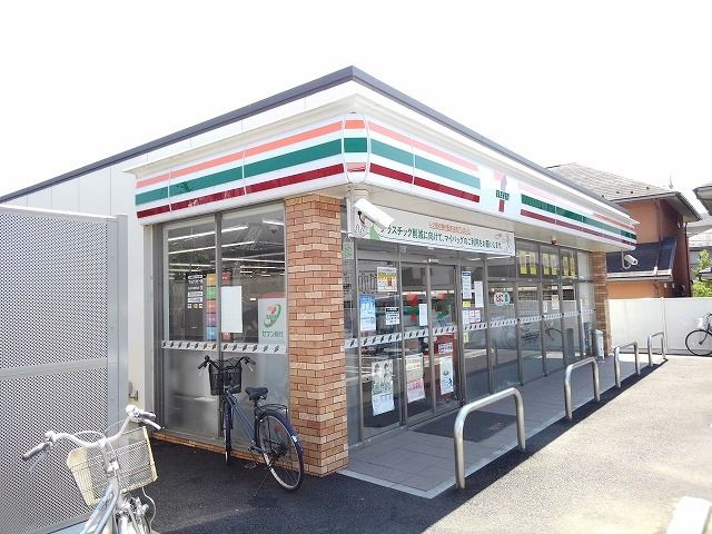 近くのセブンイレブン甲府大手1丁目店まで1,100m(徒歩14分)