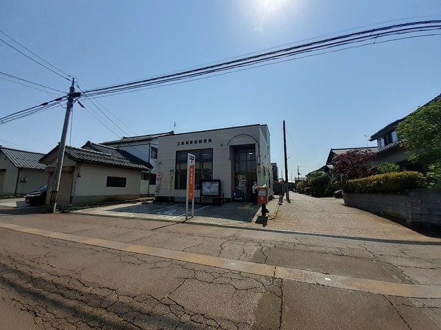 近くの三条塚野目郵便局まで24m（徒歩1分）