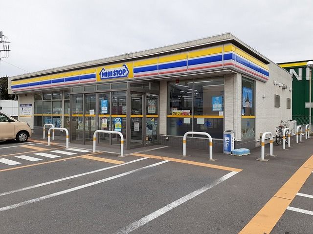 近くのコンビニまで900m（徒歩12分）