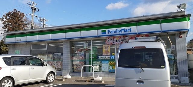 近くのコンビニまで400m（徒歩5分）