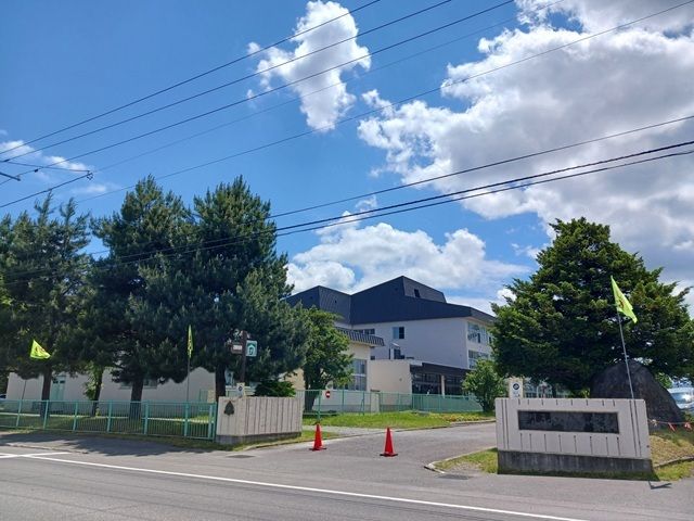 近くの旭川市立永山南小学校まで1,200m（徒歩15分）