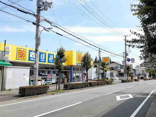 近くのマツモトキョシ鳥羽店まで1,200m（徒歩15分）