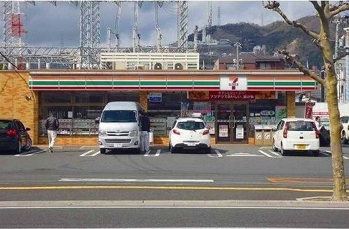 近くのセブンイレブンまで850m（徒歩11分）