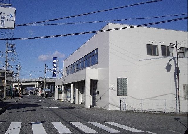 近くの滋賀銀行まで300m（徒歩4分）