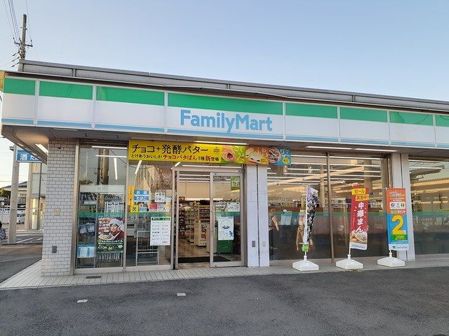 近くのコンビニまで887m（徒歩12分）