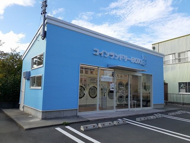 近くのコインランドリーＢＯＸたか林まで700m（徒歩9分）