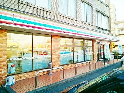 近くのコンビニまで400m（徒歩5分）