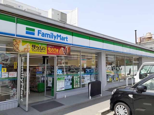 近くのコンビニまで250m（徒歩4分）