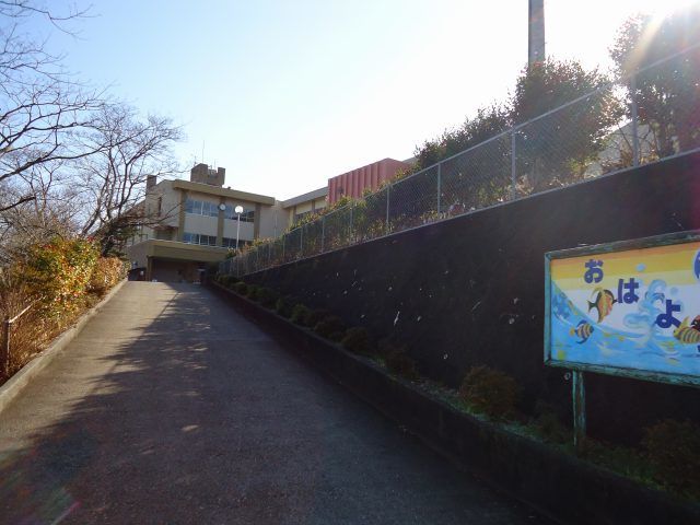 近くの宮田小学校まで1,000m（徒歩13分）