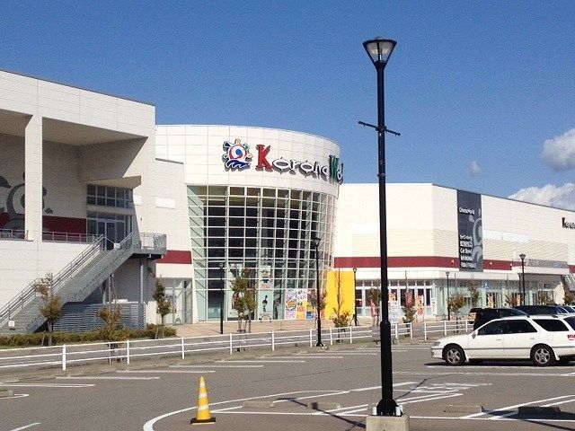 近くのコロナワールドまで2,700m（徒歩34分）