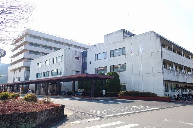 近くの県立病院まで800m(徒歩10分)