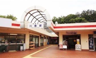 近くの川奈駅まで2,500m（徒歩32分）