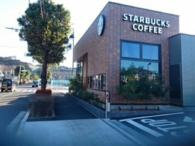 近くのスターバックスコーヒーまで750m（徒歩10分）