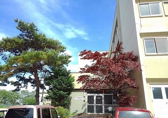近くの潮見台中学校まで670m（徒歩9分）