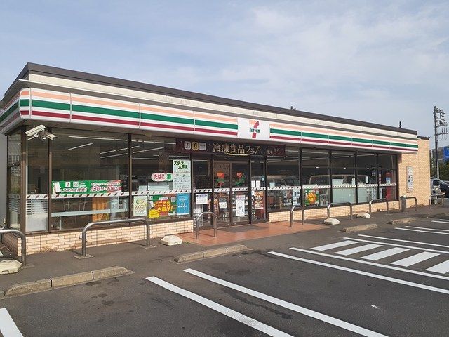 近くのセブンイレブンまで851m（徒歩11分）