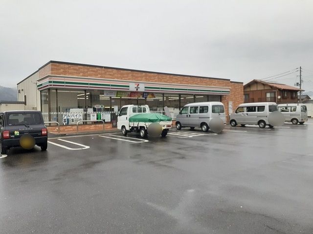 近くのセブンイレブン村上山辺里インタまで840m(徒歩11分)
