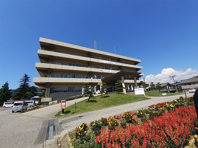 近くの村上市役所まで1,900m(徒歩24分)