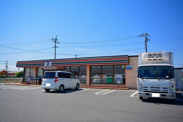 近くのセブンイレブンまで800m（徒歩10分）