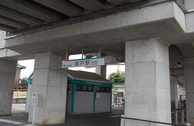 近くの名鉄越戸駅まで550m（徒歩7分）