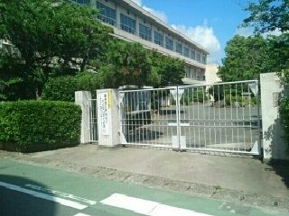 近くの蒲郡南部小学校まで300m(徒歩4分)