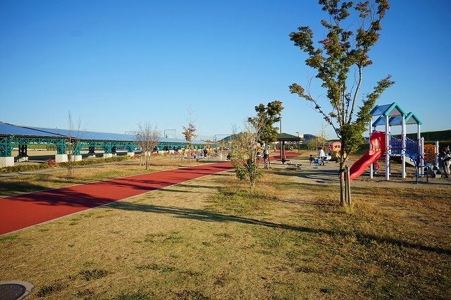 近くの五十部運動公園まで950m(徒歩12分)