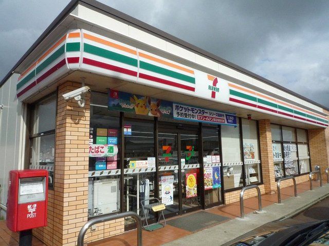 近くのセブンイレブン上越川原町店まで180m（徒歩3分）
