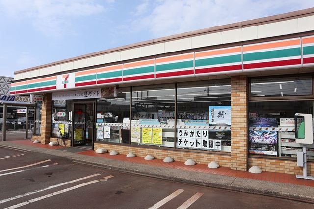 近くのセブンイレブン上越藤巻店まで200m（徒歩3分）