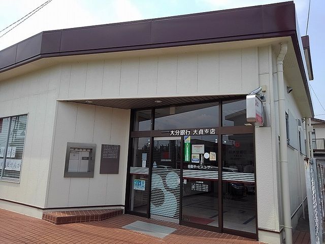 近くの銀行まで700m（徒歩9分）